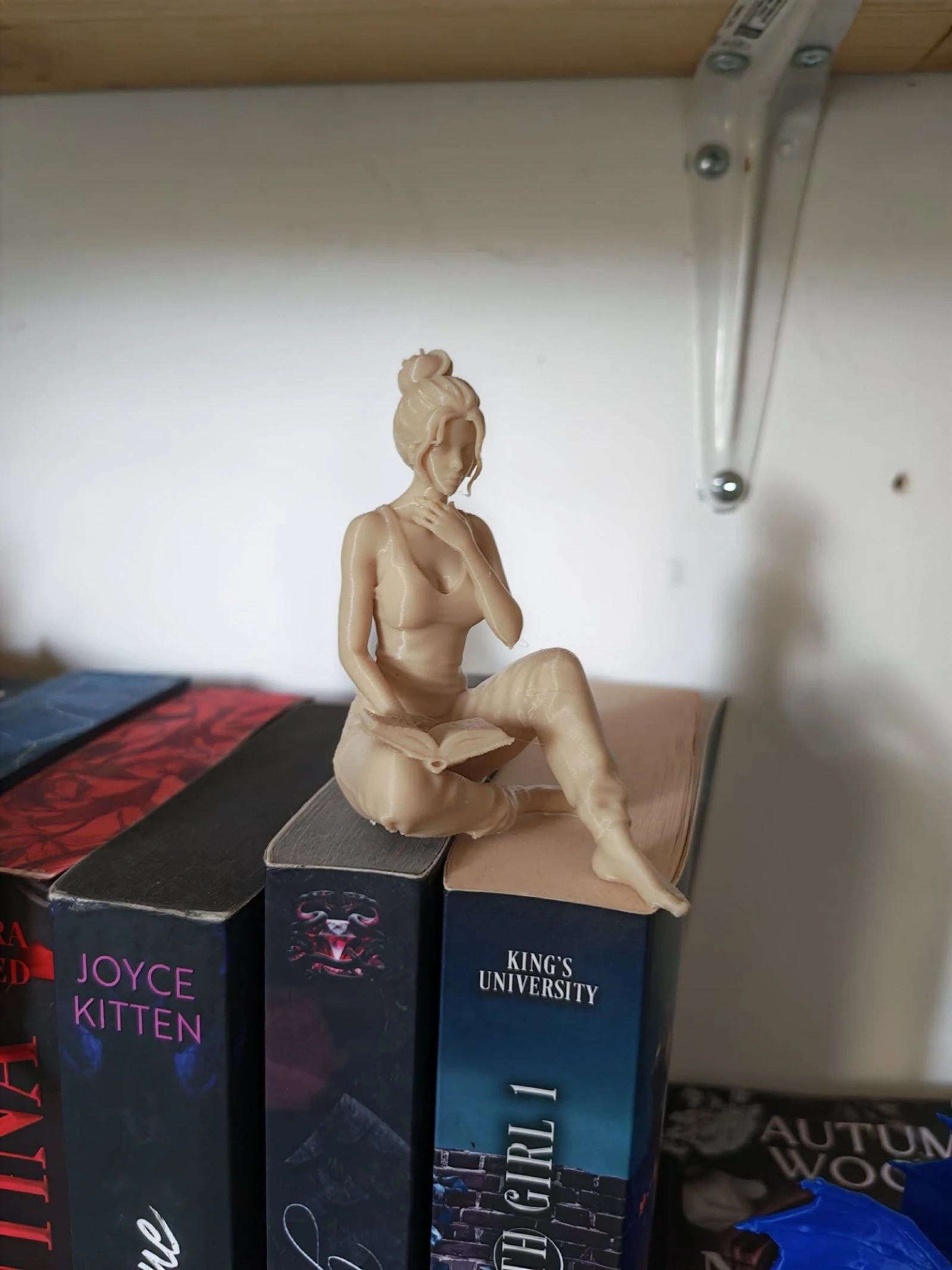Reader decoration – photo 2